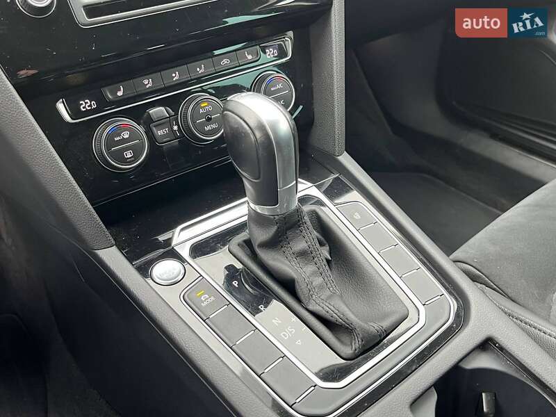 Седан Volkswagen Passat 2017 в Києві