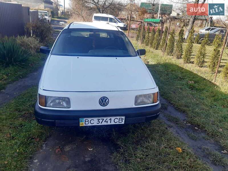 Универсал Volkswagen Passat 1988 в Золочеве
