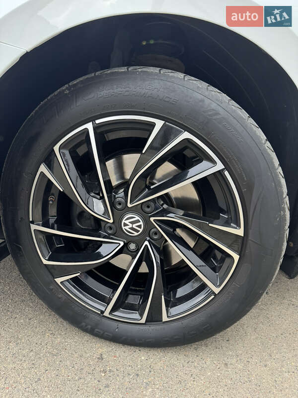 Седан Volkswagen Passat 2015 в Николаеве