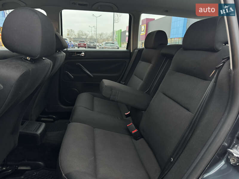 Универсал Volkswagen Passat 2001 в Киеве
