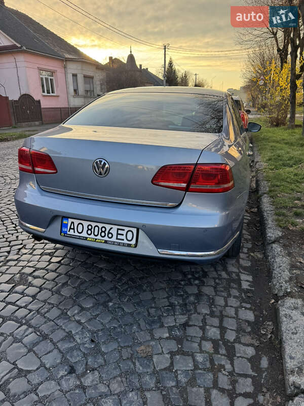 Седан Volkswagen Passat 2012 в Мукачевому