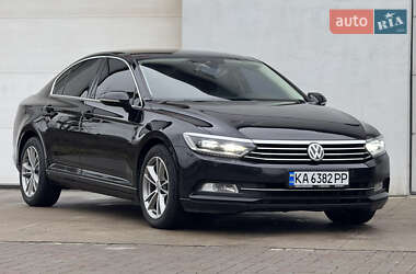Седан Volkswagen Passat 2015 в Звягеле