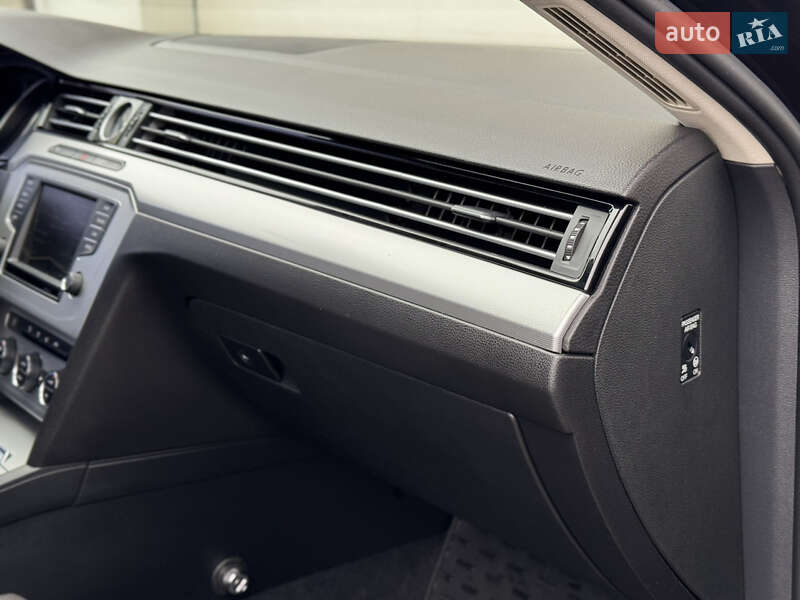 Седан Volkswagen Passat 2015 в Звягеле фото 38 Седан Volkswagen Passat 2015 в Звягеле