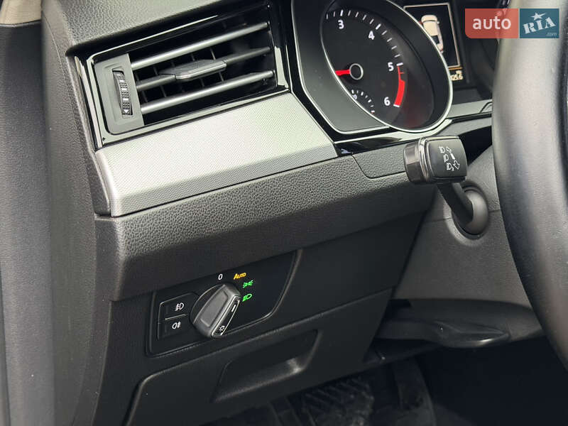 Седан Volkswagen Passat 2015 в Звягеле фото 44 Седан Volkswagen Passat 2015 в Звягеле