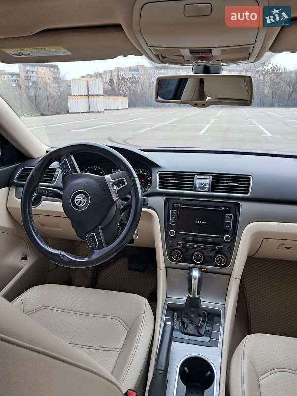 Седан Volkswagen Passat 2014 в Кривом Роге