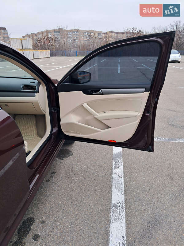 Седан Volkswagen Passat 2014 в Кривом Роге