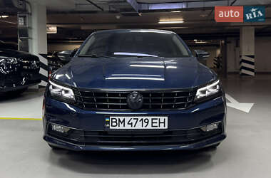 Седан Volkswagen Passat 2018 в Киеве