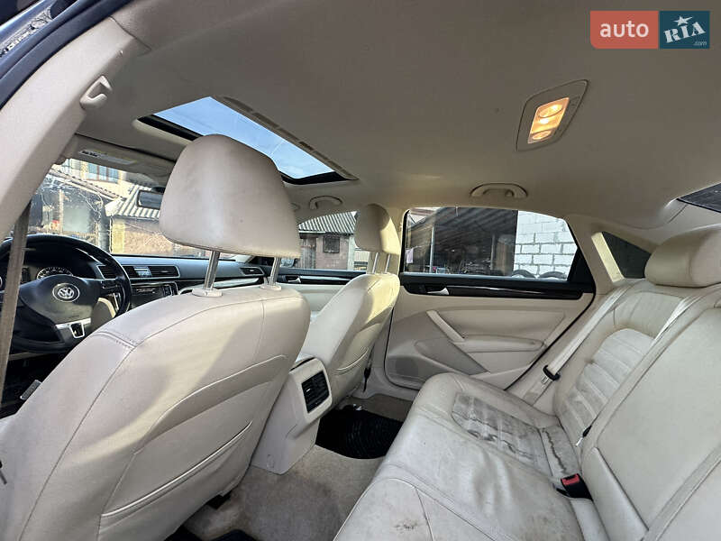 Седан Volkswagen Passat 2014 в Ровно