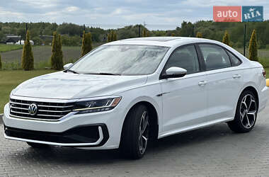 Седан Volkswagen Passat 2020 в Луцке