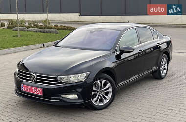 Седан Volkswagen Passat 2021 в Луцке
