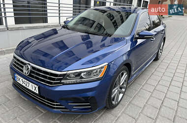 Седан Volkswagen Passat 2016 в Ровно