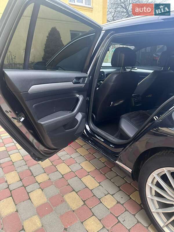 Универсал Volkswagen Passat 2018 в Львове фото 17 Универсал Volkswagen Passat 2018 в Львове