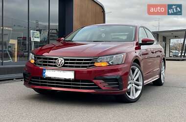 Седан Volkswagen Passat 2018 в Ирпене