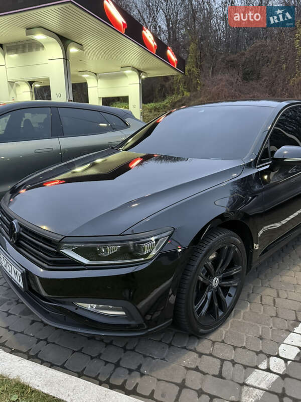 Седан Volkswagen Passat 2019 в Киеве