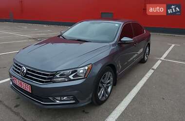 Седан Volkswagen Passat 2016 в Кропивницком