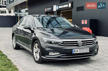Седан Volkswagen Passat 2020 в Киеве