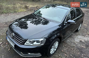 Седан Volkswagen Passat 2013 в Киеве
