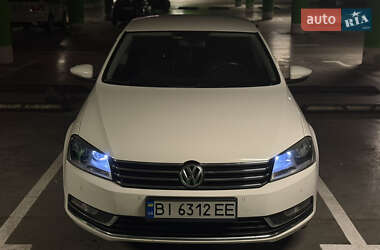 Седан Volkswagen Passat 2011 в Києві