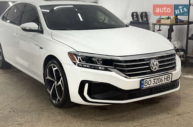 Седан Volkswagen Passat 2019 в Тернополі