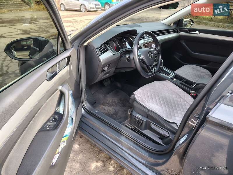 Седан Volkswagen Passat 2019 в Дрогобыче