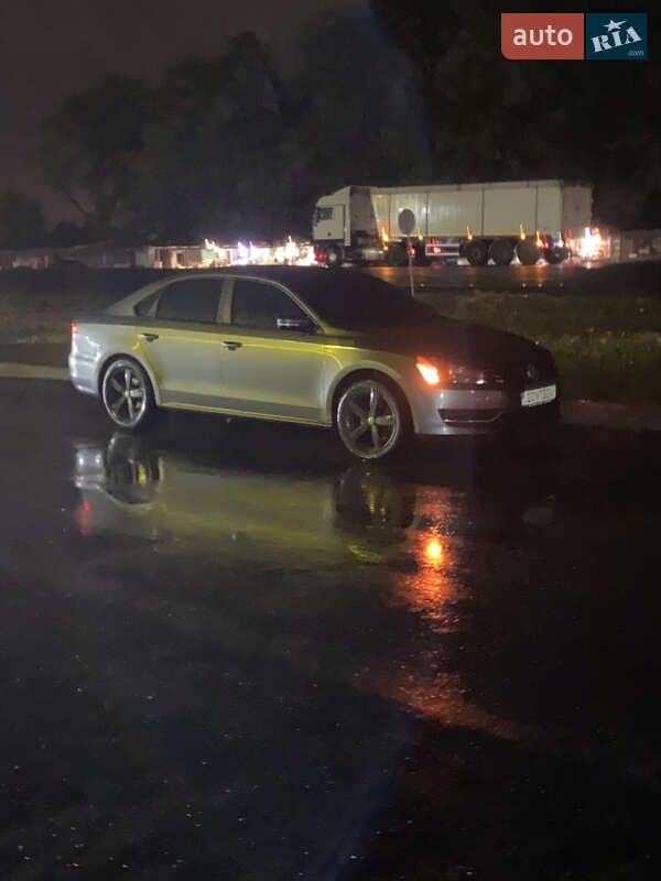 Седан Volkswagen Passat 2012 в Софиевской Борщаговке