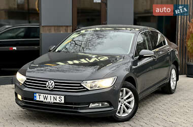 Седан Volkswagen Passat 2017 в Одессе
