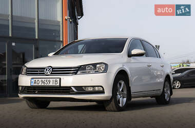 Седан Volkswagen Passat 2013 в Ужгороде