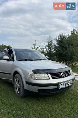 Седан Volkswagen Passat 2000 в Тлумачі