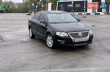Седан Volkswagen Passat 2006 в Киеве