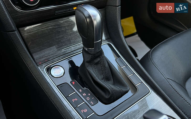 Седан Volkswagen Passat 2017 в Львове