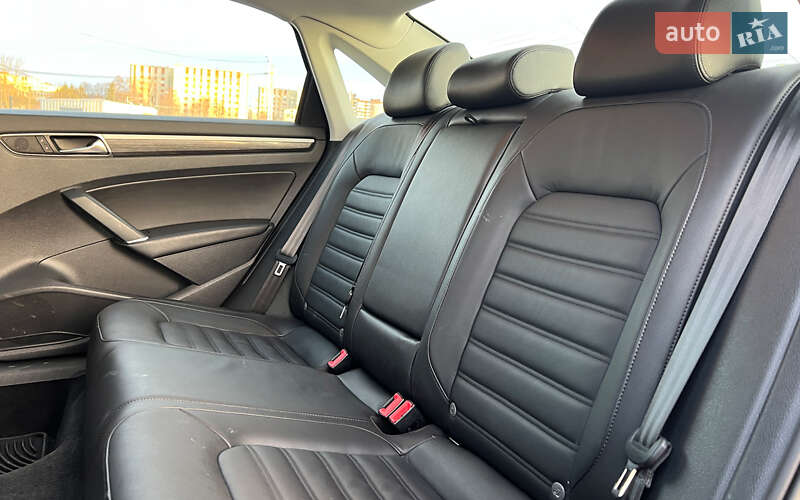 Седан Volkswagen Passat 2017 в Львове