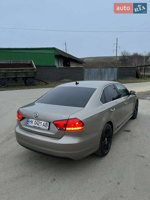 Седан Volkswagen Passat 2014 в Ровно