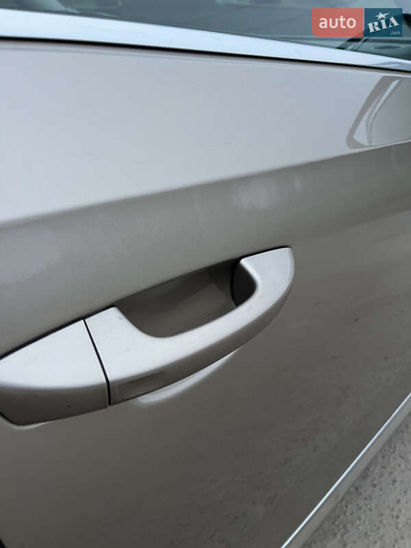 Седан Volkswagen Passat 2014 в Ровно