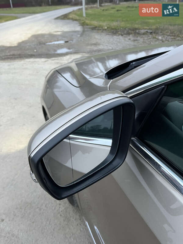 Седан Volkswagen Passat 2014 в Ровно