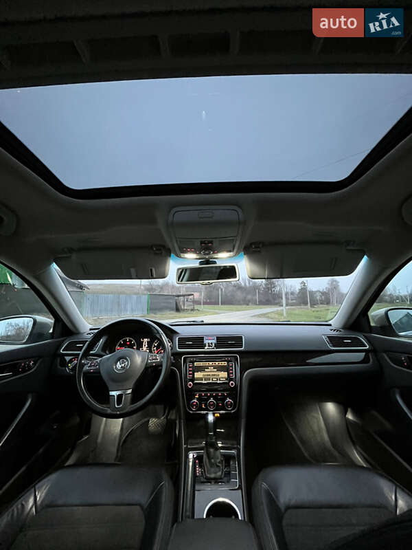 Седан Volkswagen Passat 2014 в Ровно