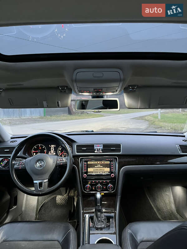 Седан Volkswagen Passat 2014 в Ровно