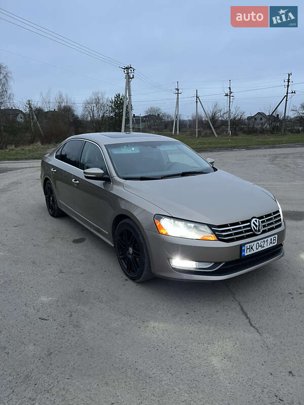 Седан Volkswagen Passat 2014 в Ровно