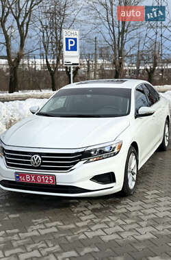 Седан Volkswagen Passat 2020 в Самборі