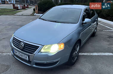 Седан Volkswagen Passat 2006 в Лебедині
