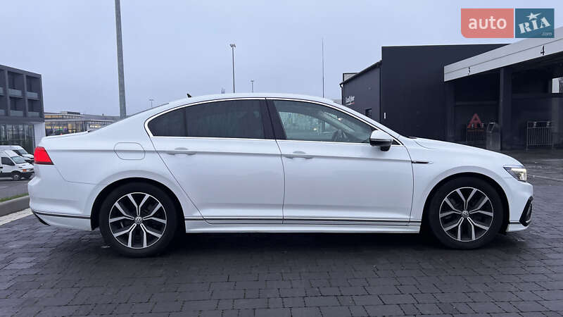 Седан Volkswagen Passat 2019 в Львове