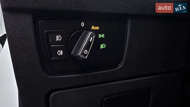 Седан Volkswagen Passat 2019 в Львове