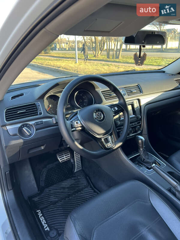 Седан Volkswagen Passat 2016 в Конотопе