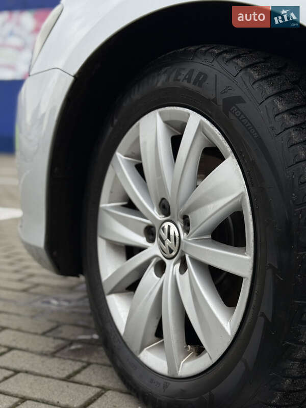 Универсал Volkswagen Passat 2011 в Нововолынске фото 11 Универсал Volkswagen Passat 2011 в Нововолынске