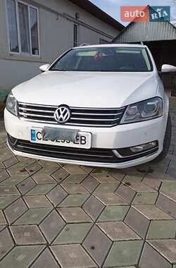 Універсал Volkswagen Passat 2011 в Новоселиці