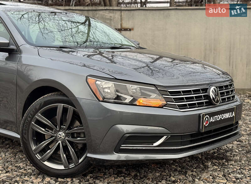 Седан Volkswagen Passat 2018 в Києві