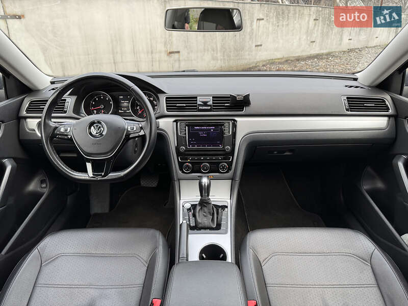 Седан Volkswagen Passat 2018 в Києві