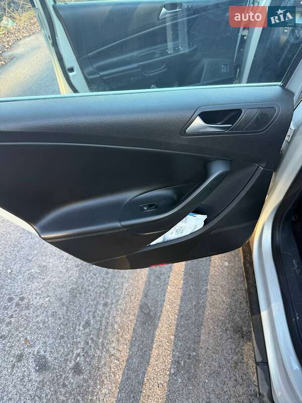 Універсал Volkswagen Passat 2010 в Вінниці