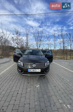 Седан Volkswagen Passat 2012 в Львове