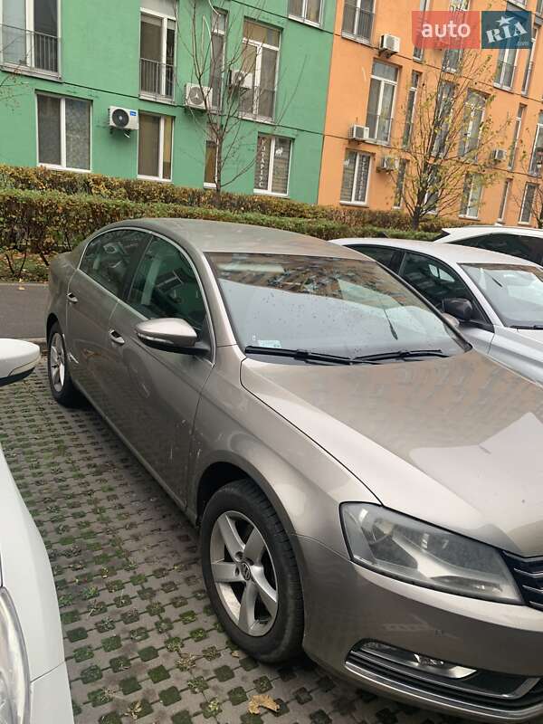 Седан Volkswagen Passat 2013 в Киеве