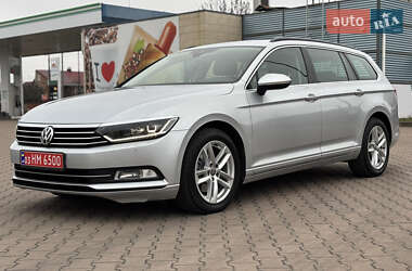 Универсал Volkswagen Passat 2017 в Житомире
